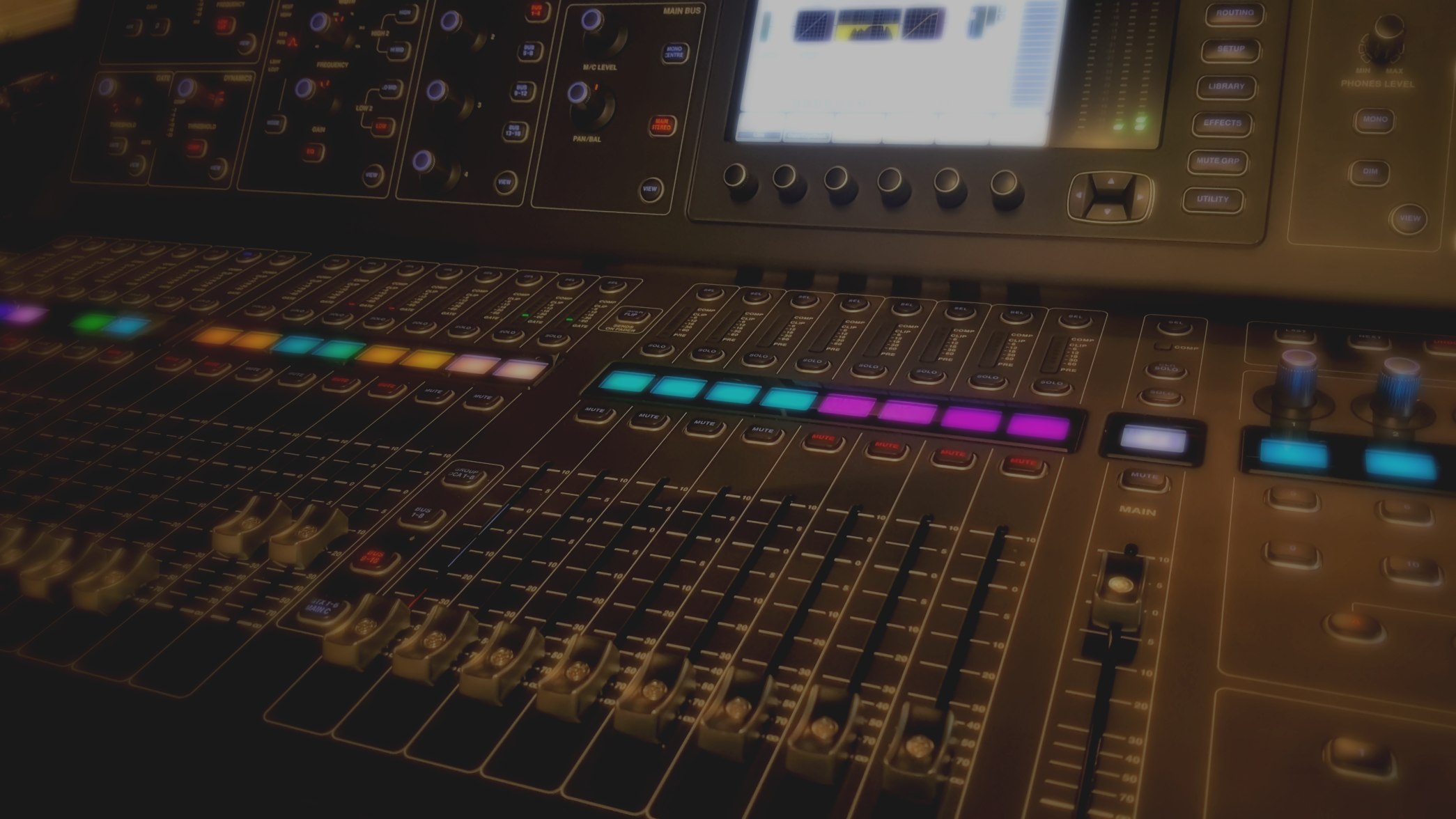 Midas M32 mixer
